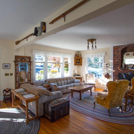 Rose River Inn B&B Астория Екстериор снимка