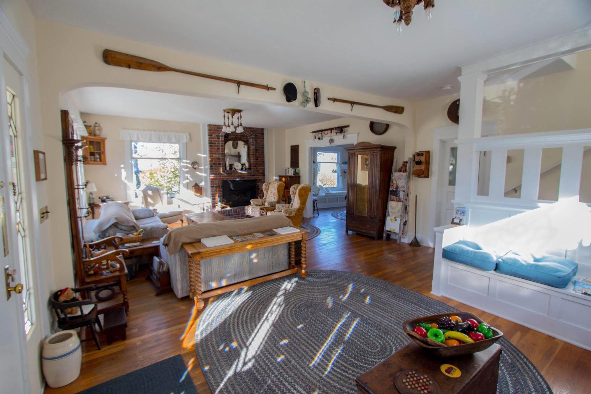 Rose River Inn B&B Астория Екстериор снимка